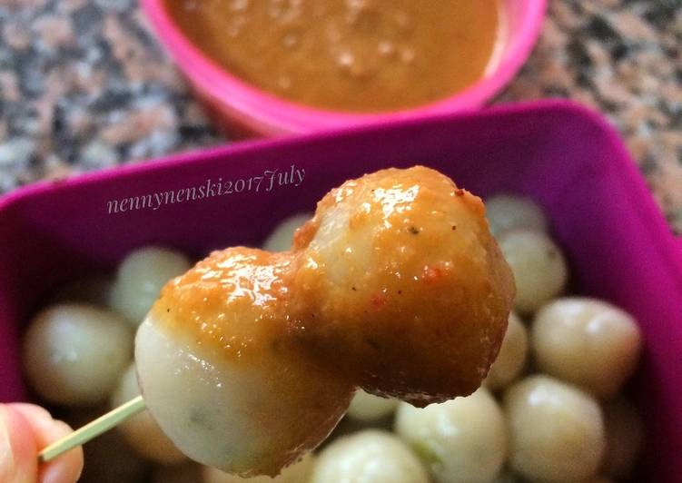 resep lengkap untuk Cilok kenyal empuk bumbu kacang