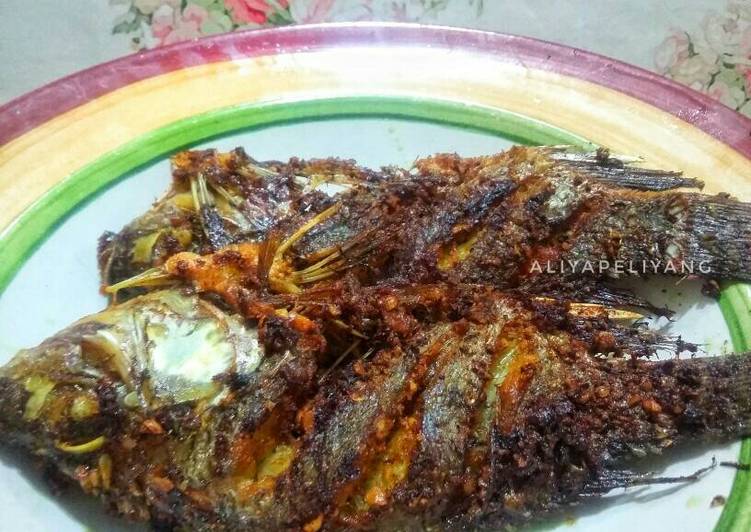 bahan dan cara membuat Ikan mujaer goreng