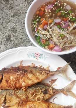 Ikan goreng + kuah teri asam pedas