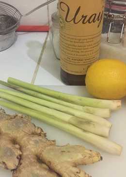 Homemade remedy lemon madu