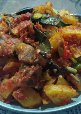 Balado Iga sapi mix kentang mix pete