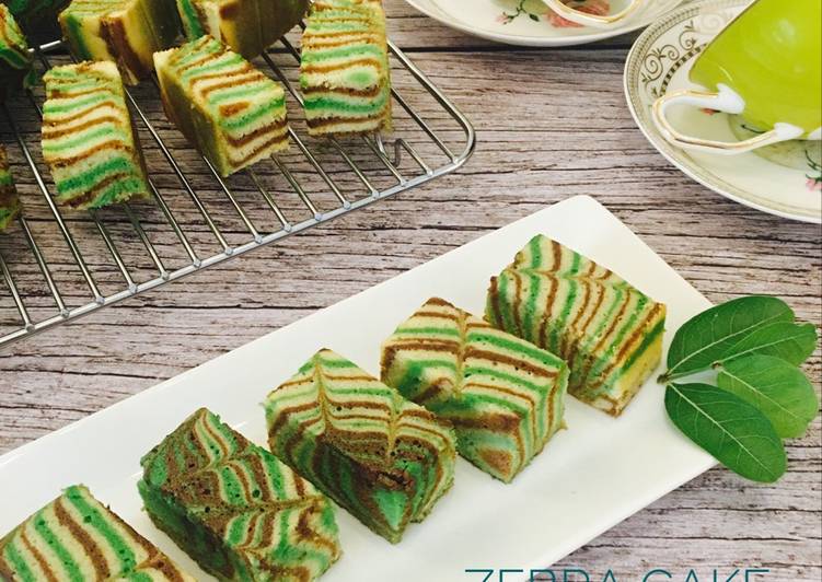 resep lengkap untuk Zebra Cake (pandan-mocca-vanilla)