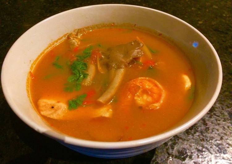 resep lengkap untuk Tom yum goong