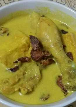 Opor ayam bumbu kuning