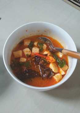 Sup jamur kuah merah