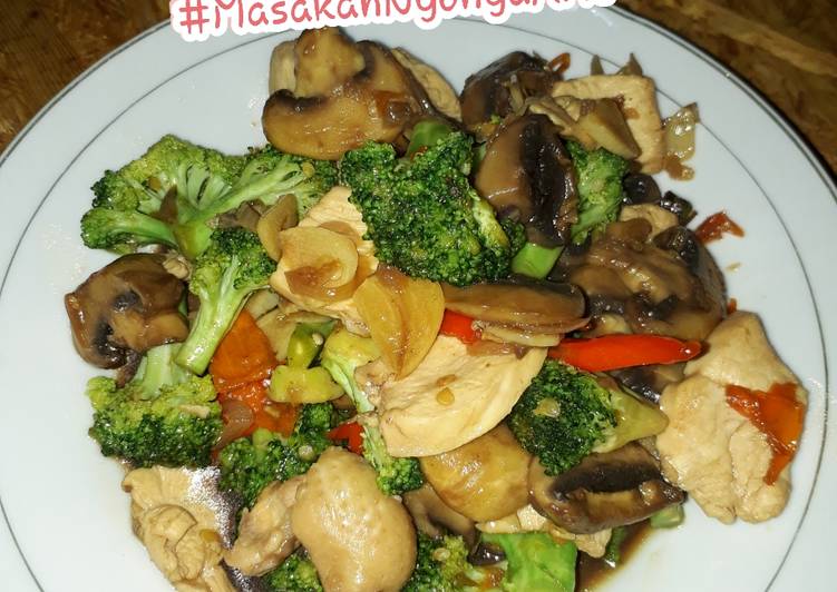 Resep Tumis/Cah brokoli,jamur kancing dan ayam By Nyonya Arie