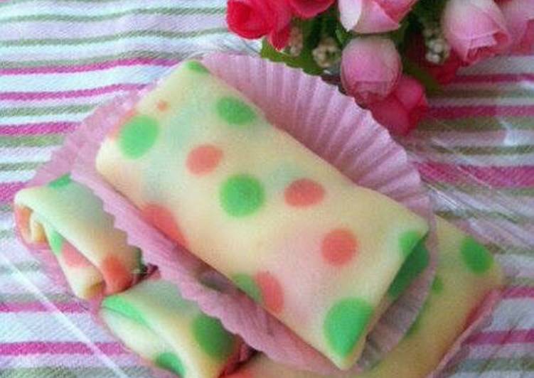 bahan dan cara membuat Panekuk Polkadot Isi Vla Vanilla