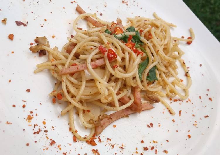 gambar untuk resep Spaghetti Aglio Olio with mushroom and smoked beef