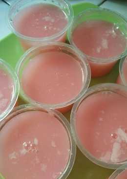 Simple puding yogurt stroberry