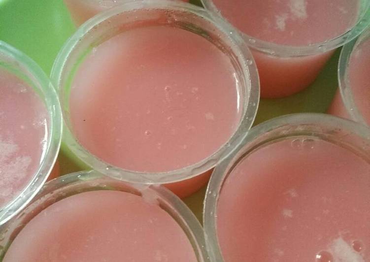 gambar untuk cara membuat Simple puding yogurt stroberry