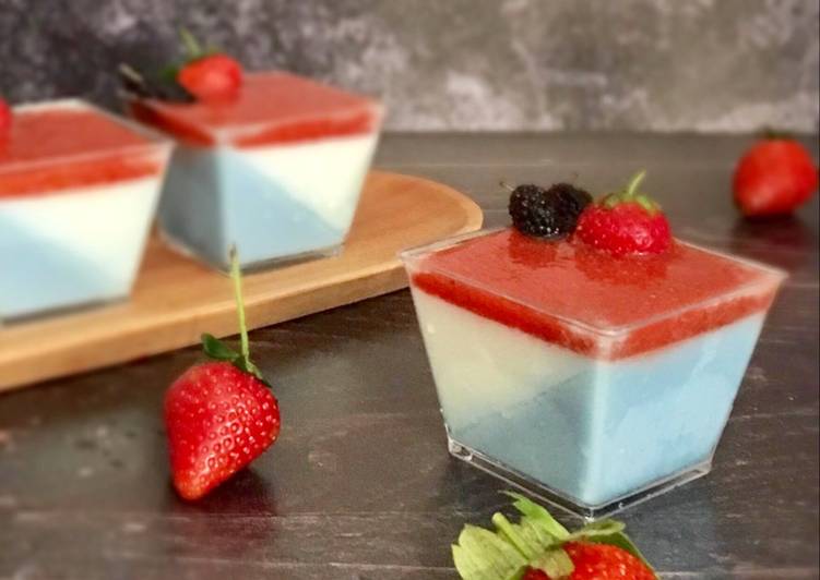 resep Vanilla Blue Panna Cotta with Strawberry compote