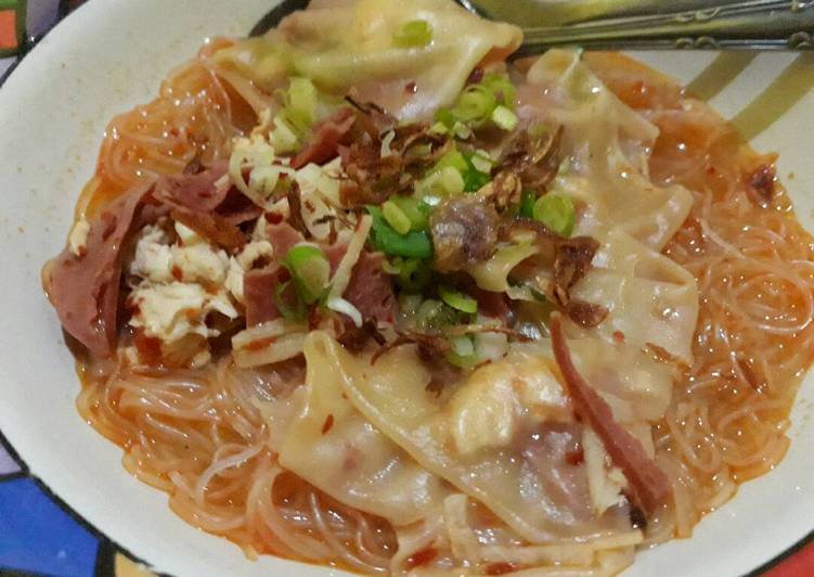 bahan dan cara membuat Bihun Pangsit Kuah Pedas