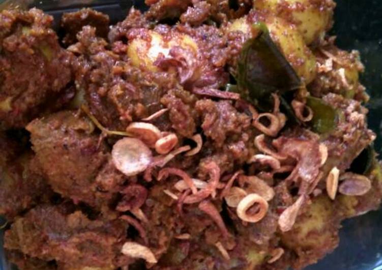 bahan dan cara membuat Rendang Daging dan Baby Potato