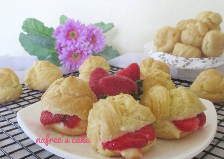 gambar untuk resep makanan Kue sus vla strawberry
