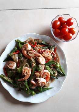 Tumis udang dengan okra