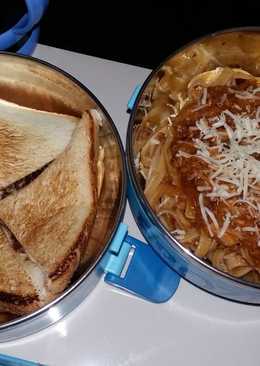 Spaghetti tuna keju with Roti bakar keju coklat