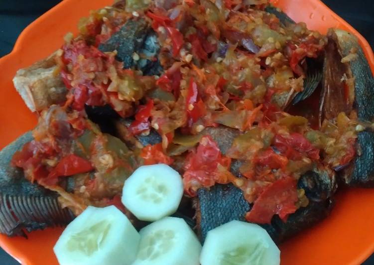 gambar untuk resep Bawal Goreng Lado Merah Tomat Ijo