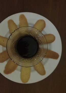 Lidah kucing with chocolate sauce