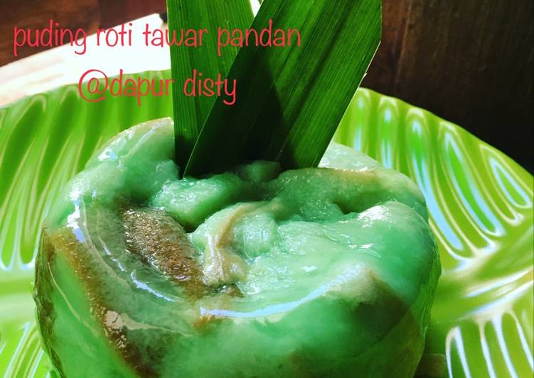 Puding roti tawar pandan