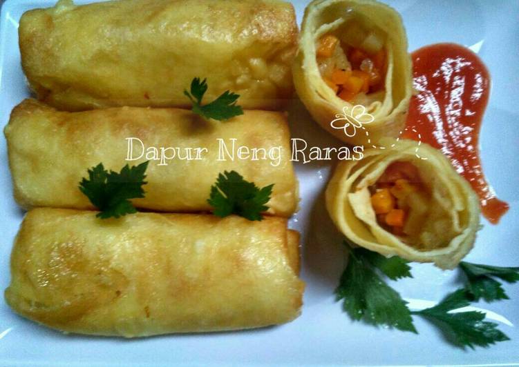 bahan dan cara membuat Lumpia Kentang Wortel Kornet