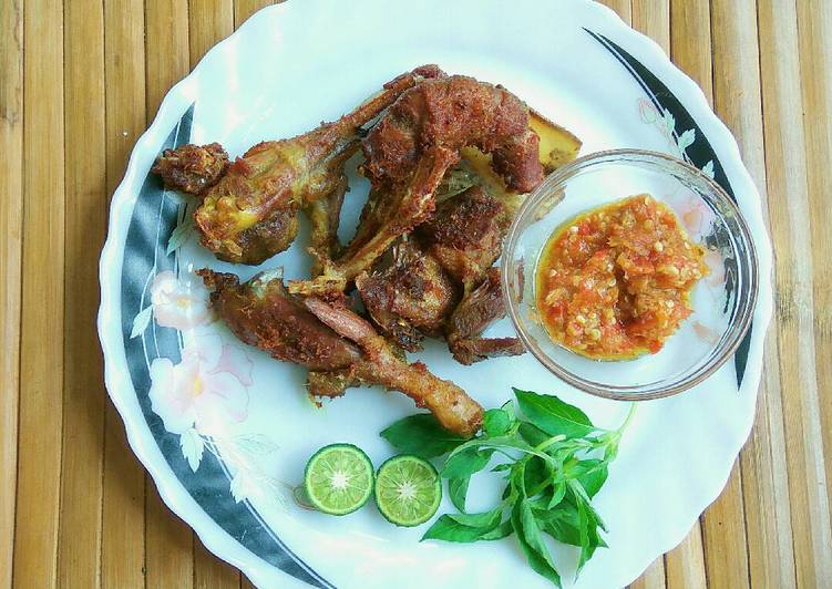 resep lengkap untuk Bebek goreng kelapa