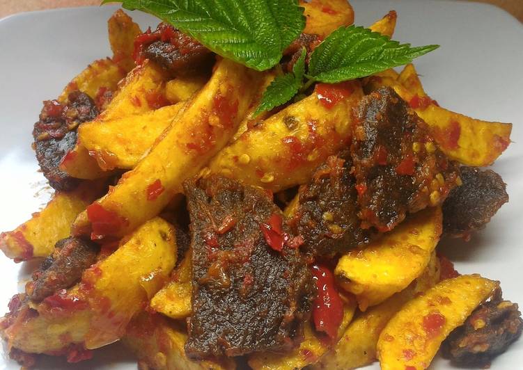 Resep Dendeng sapi+kentang sambalado mudah, praktis,nikmat... oleh khalimah kitchen's - Cookpad