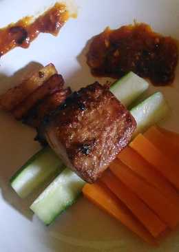 Steak tuna with papaya sauce