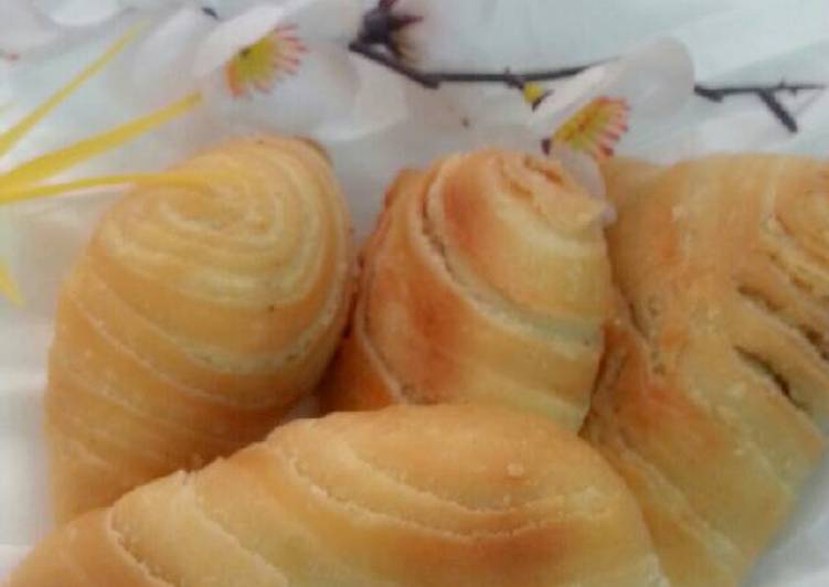 cara membuat Pastel dizzy (curry puff)