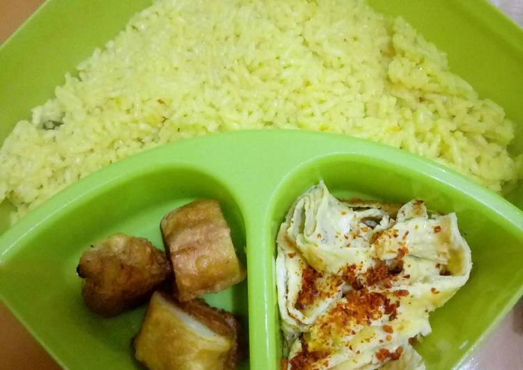 gambar untuk resep makanan Nasi kuning magiccom simple