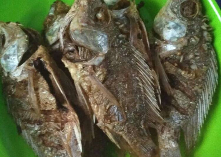 gambar untuk resep Ikan mujahir goreng krispi bumbu simpel