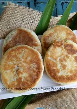 Hotteok (Korean Sweet Pancake)