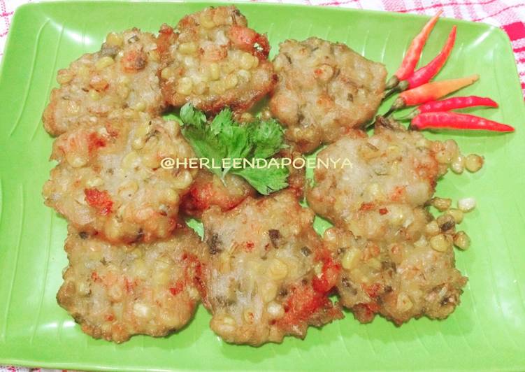 resep masakan Bakwan Jagung Isian Udang Kriuk-Kriuk