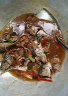 Ikan sarden saus padang