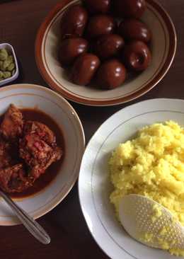 Nasi kuning masak habang dan telur pindang