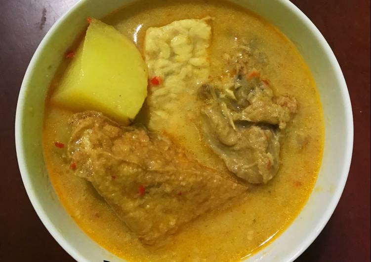 gambar untuk resep Ayam, Kentang, Tahu & Tempe Kuah Pecel