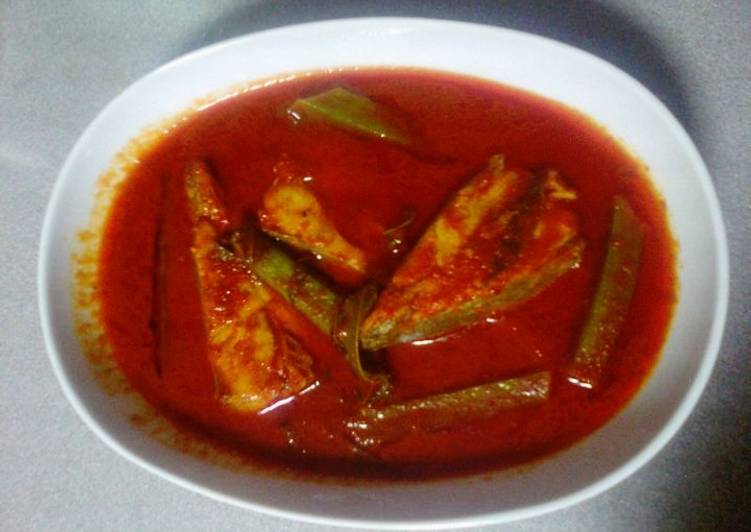 bahan dan cara membuat Asem Pedas Ikan Tenggiri (Malaysia)