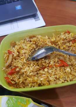 Nasi goreng rempah kari (curry fried rice)