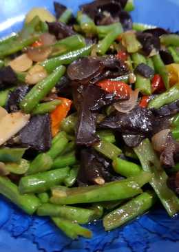 Tumis buncis jamur hitam
