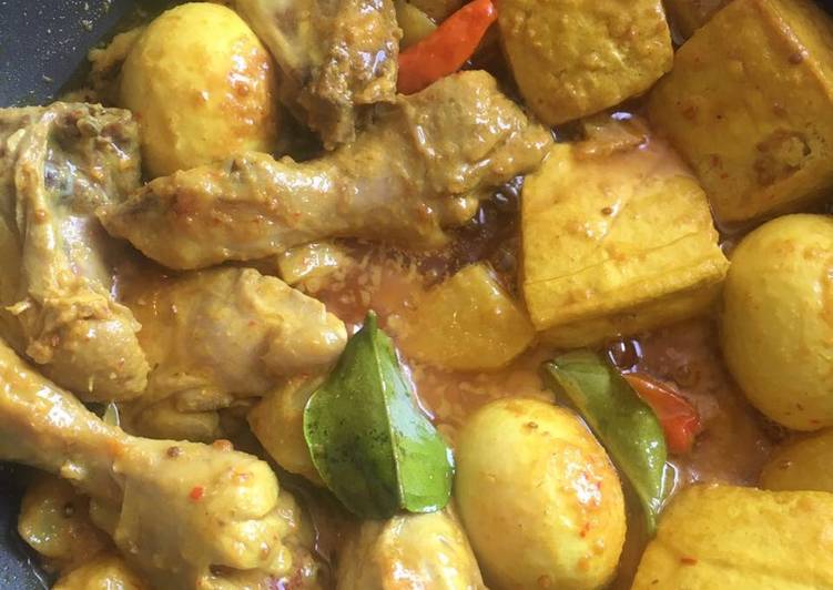 Ayam Kare Campur Telor Tahu Dan Kentang Ayam Kare Campur Telor Tahu Dan Kentang