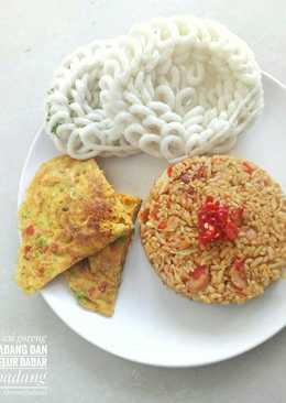 Nasi goreng padang dan telur dadar padang