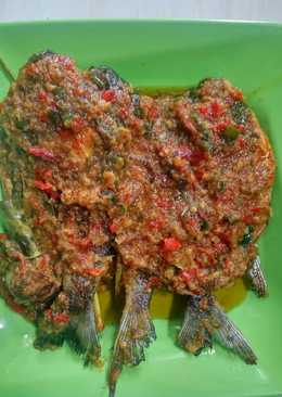 Ikan bawal bumbu rujak