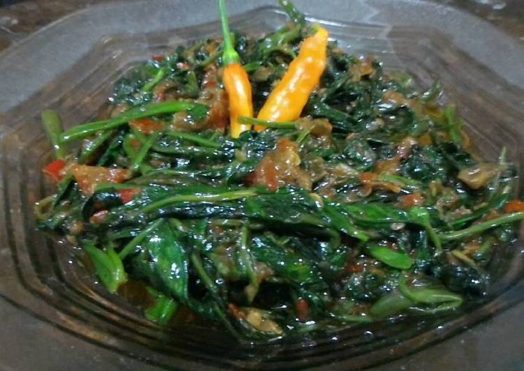 resep makanan Kangkung Sambal Terasi Praktis