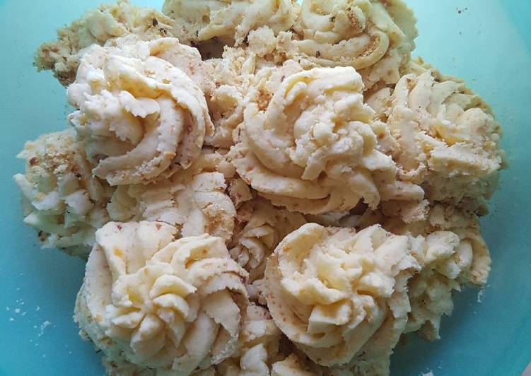 resep lengkap untuk Kue sagu keju lumer