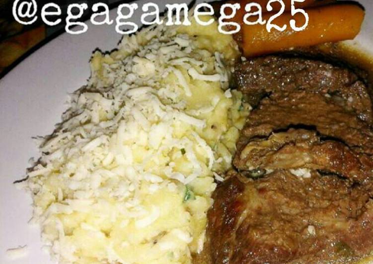 gambar untuk cara membuat Beef steak with mashed potatoes