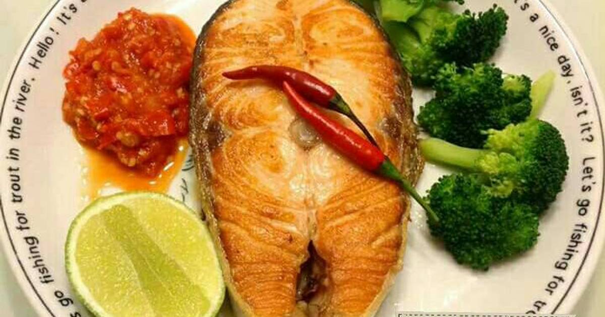 35 resep ikan salmon goreng enak dan sederhana Cookpad