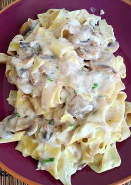 Pappardelle con funghi (Mushroom cream pasta)