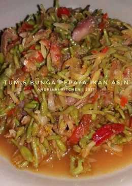 Tumis bunga pepaya ikan asin