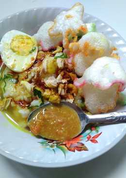 16. Bubur ayam kuah kuning