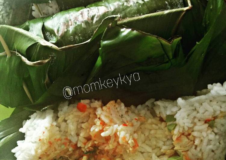 bahan dan cara membuat Nasi Bakar Ayam Kemangi Pedess