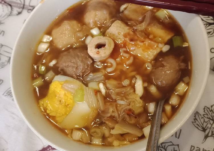 bahan dan cara membuat Ramen Shoyu Baso Ikan dan Baso Sapi